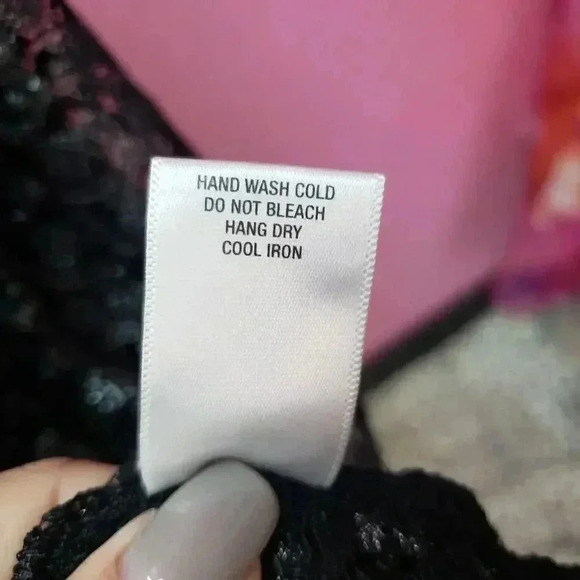 Quintessential Plus Size Cape - Picture 5 of 7